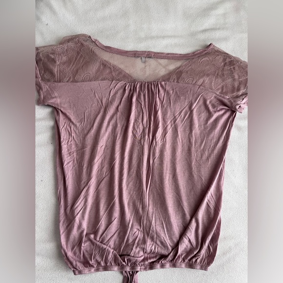 CHARLOTTE RUSSE BUTTON DOWN LACE BACK TOP - Picture 3 of 4